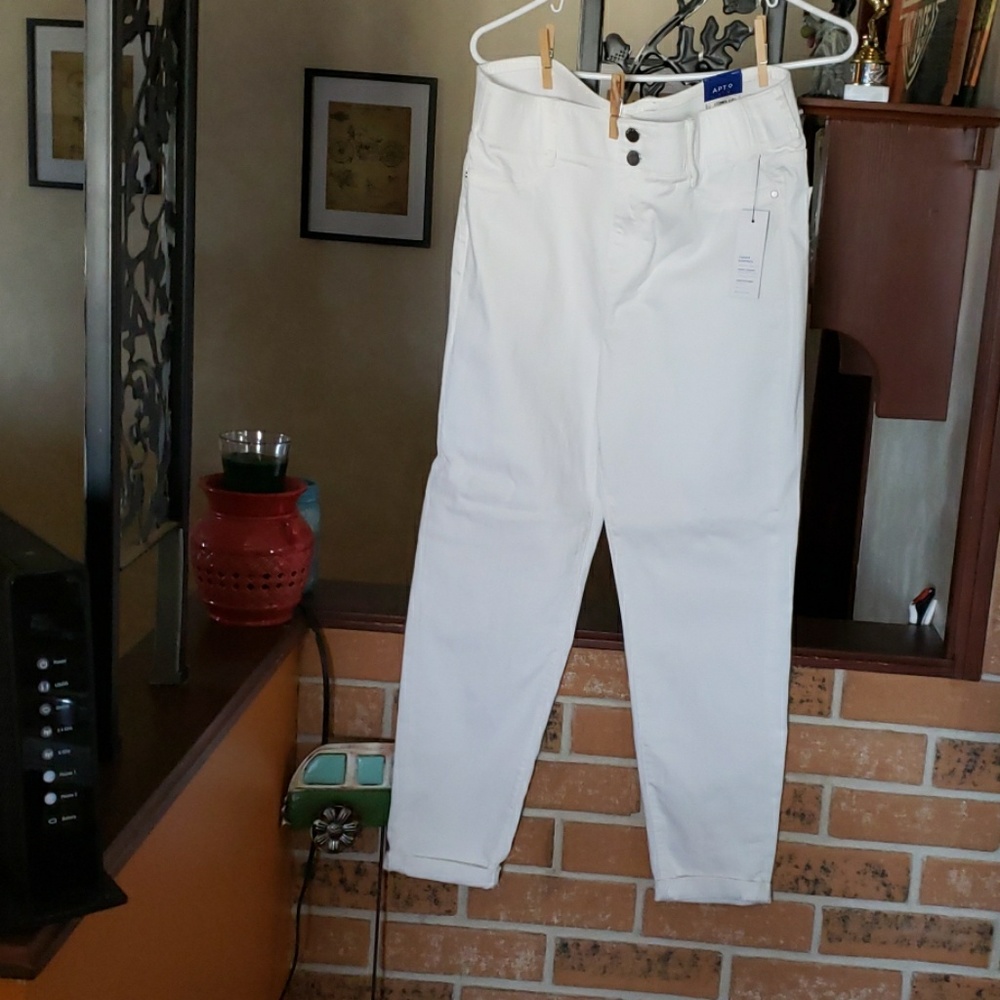 White capris